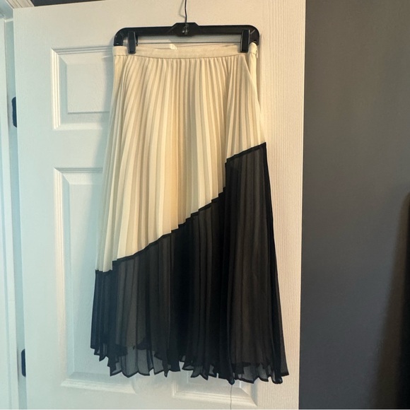 Banana Republic Dresses & Skirts - Elegant Black and White Pleated Skirt from Banana Republic
